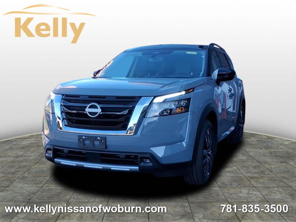 2025 Nissan Pathfinder Platinum's photo