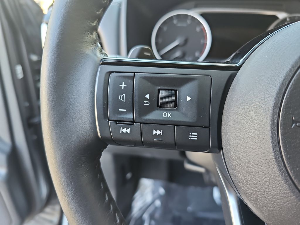 2022 Nissan Rogue SV photo 17