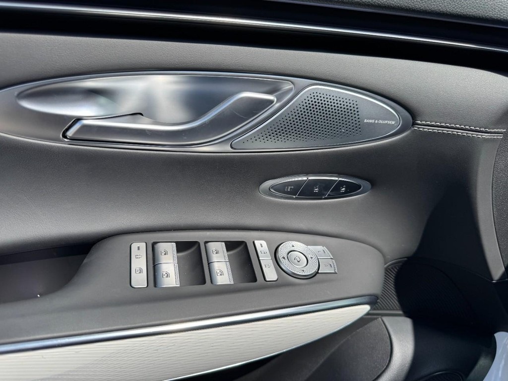2026 Genesis GV70 2.5T Advanced photo 9