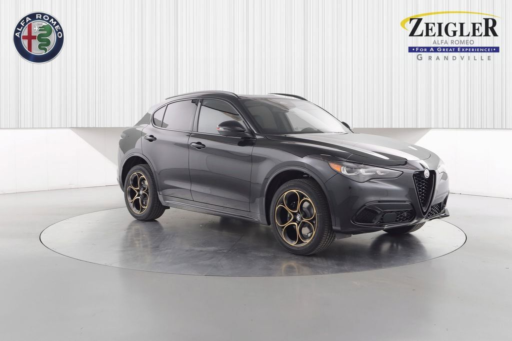 2025 Alfa Romeo Stelvio Intensa's photo