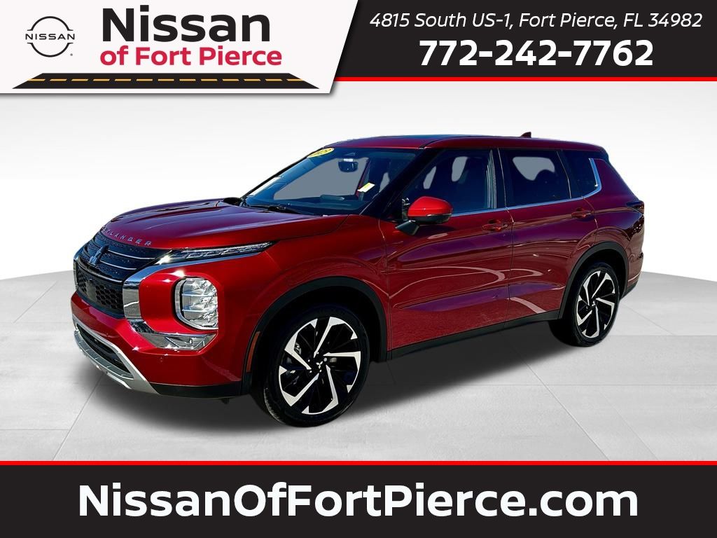 2023 Mitsubishi Outlander SE's photo