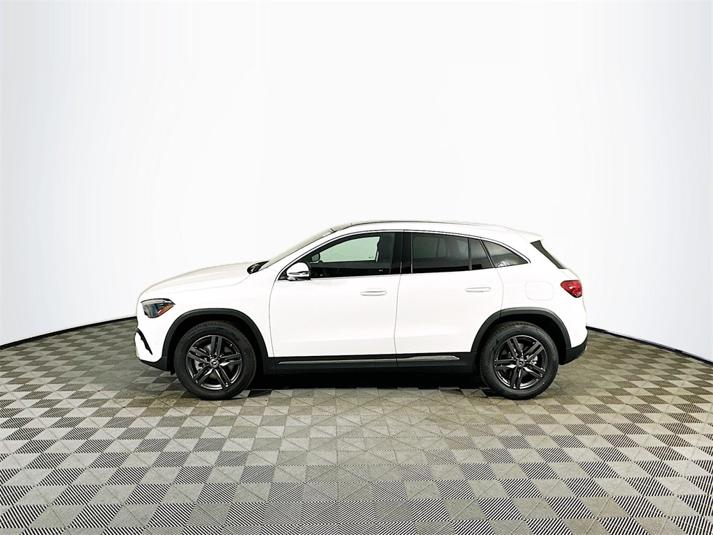 2026 Mercedes Benz GLA 250 4MATIC photo 2