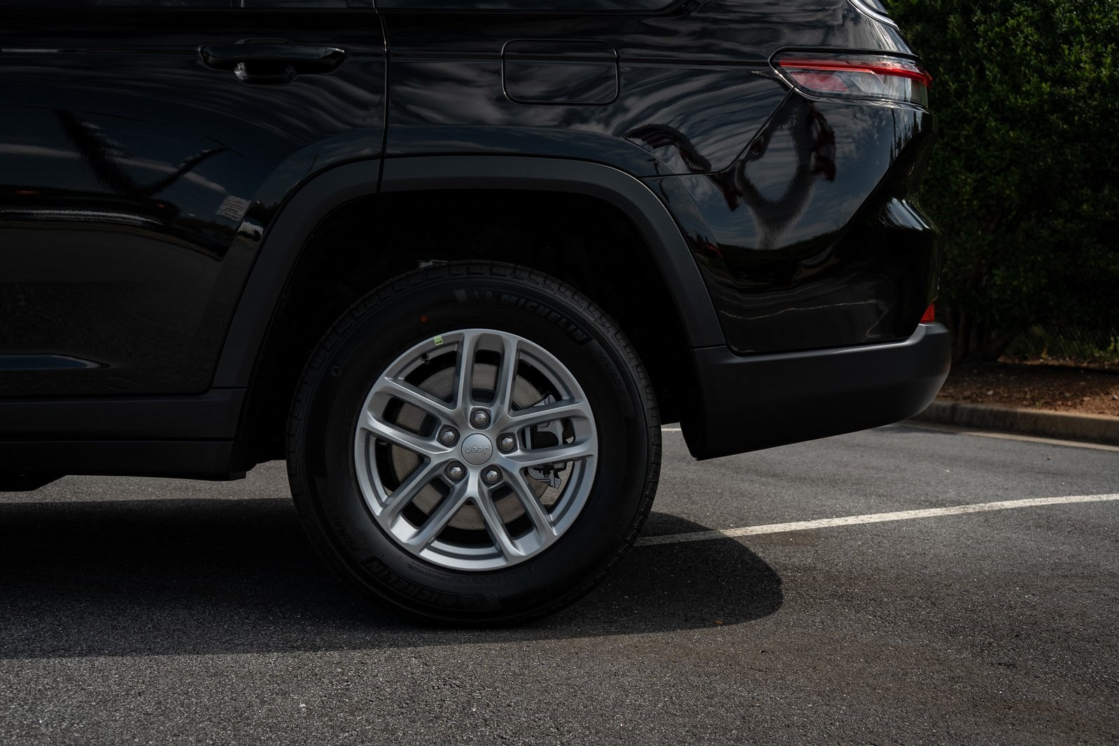 2025 Jeep Grand Cherokee Laredo Altitude photo 5