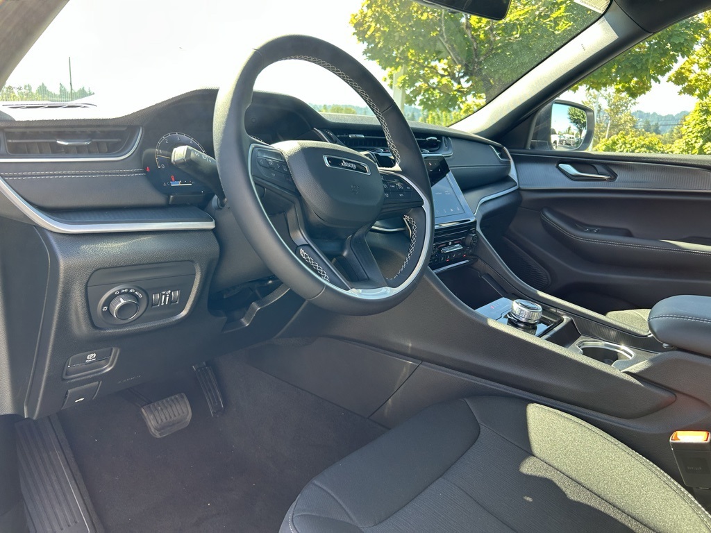 2025 Jeep Grand Cherokee Laredo X photo 11
