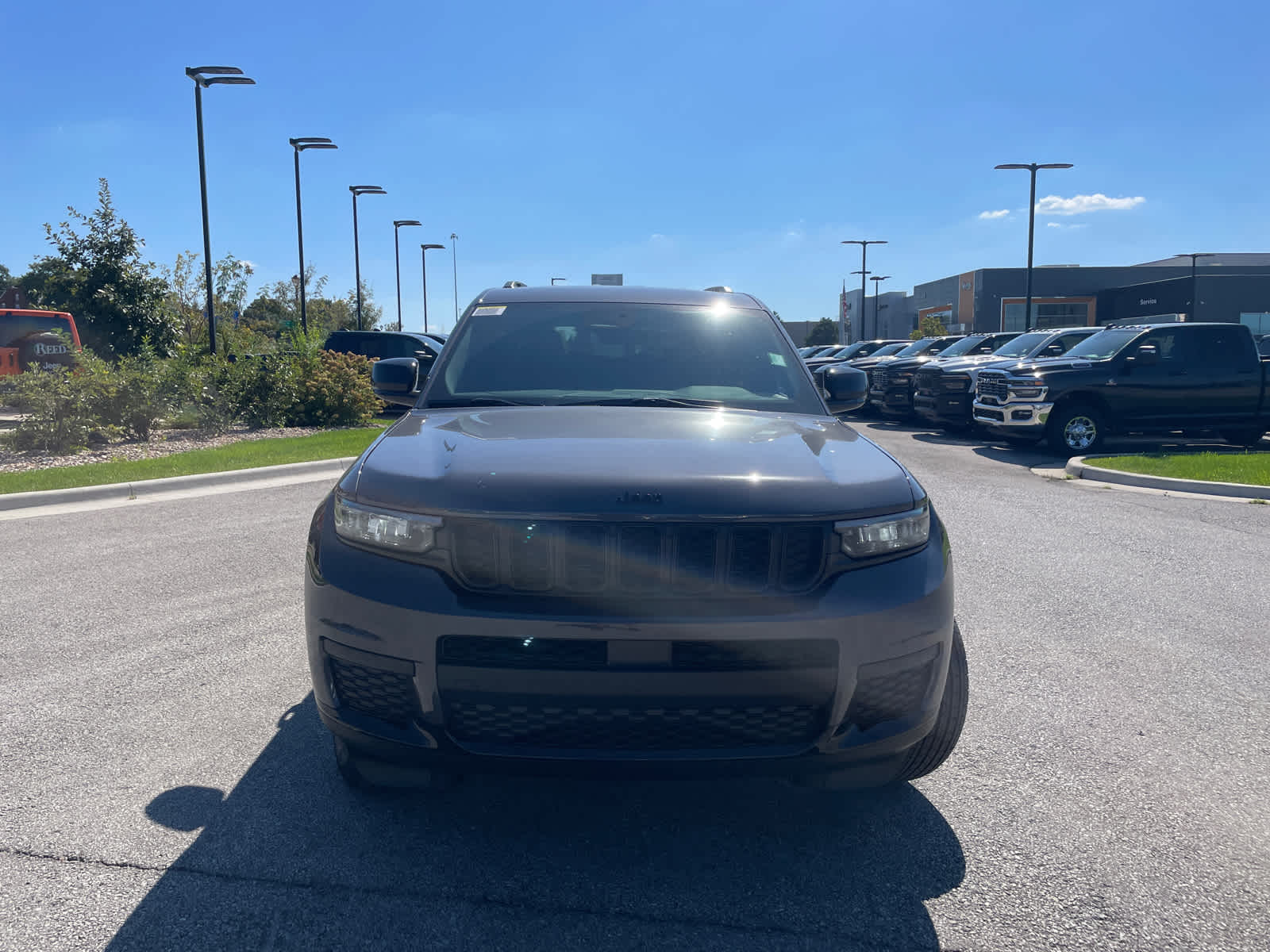 2025 Jeep Grand Cherokee Altitude photo 2