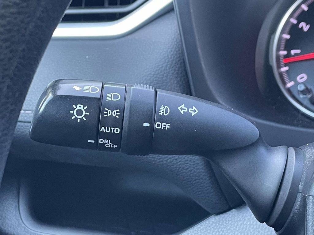 2020 Toyota RAV4 XLE photo 32