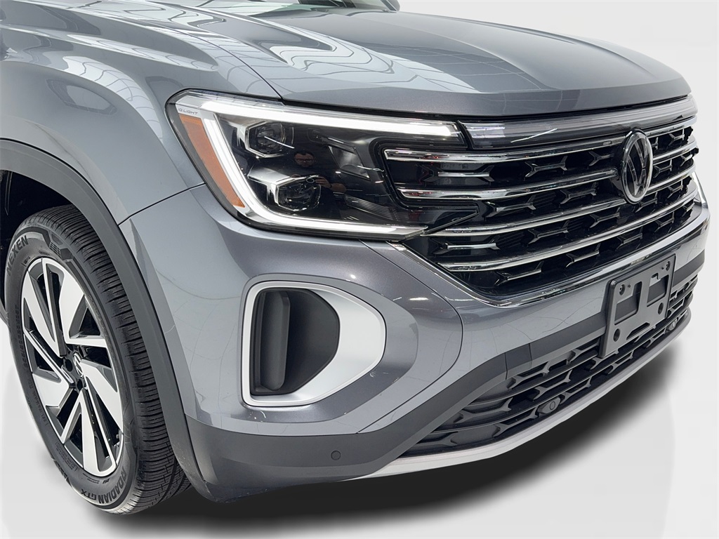 2024 Volkswagen Atlas SEL photo 3