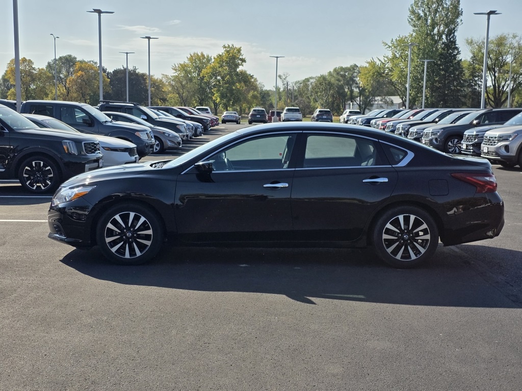 Used 2018 Nissan Altima SV with VIN 1N4AL3AP1JC166509 for sale in St. Cloud, Minnesota