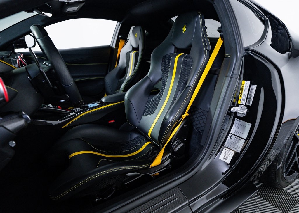2020 Ferrari 812 Superfast Base photo 16