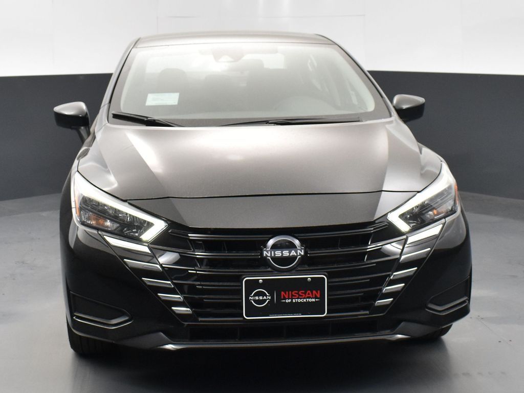 2025 Nissan Versa 1.6 SV photo 2