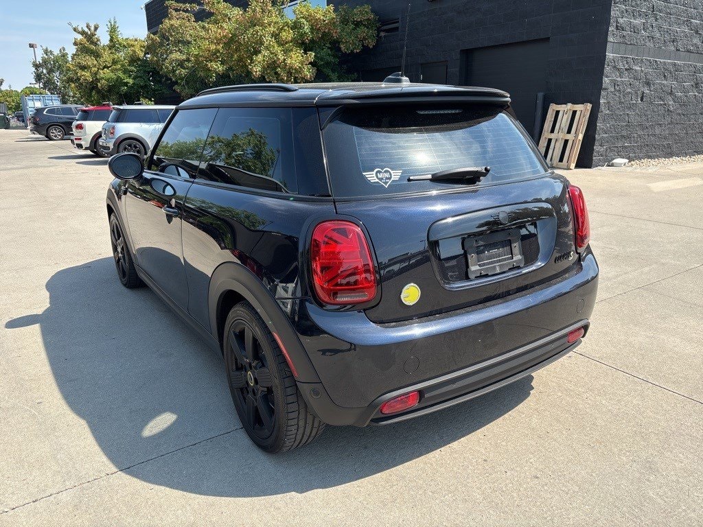 2024 Mini Cooper 2 Door Hardtop SE photo 3