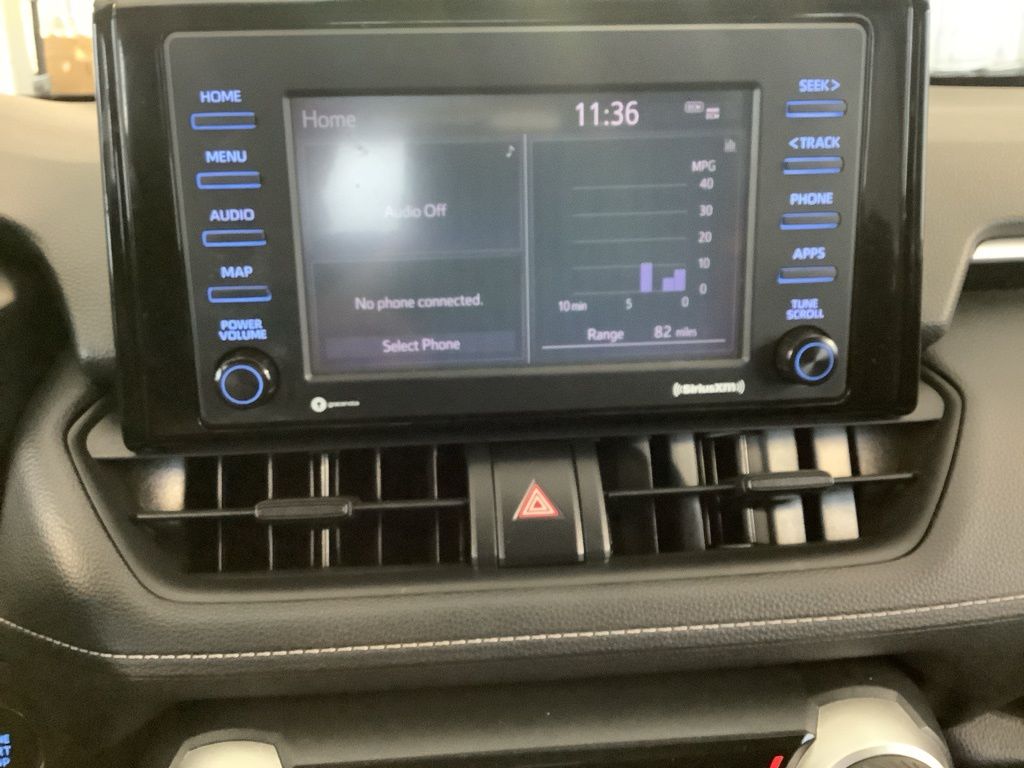 2020 Toyota RAV4 XLE photo 17