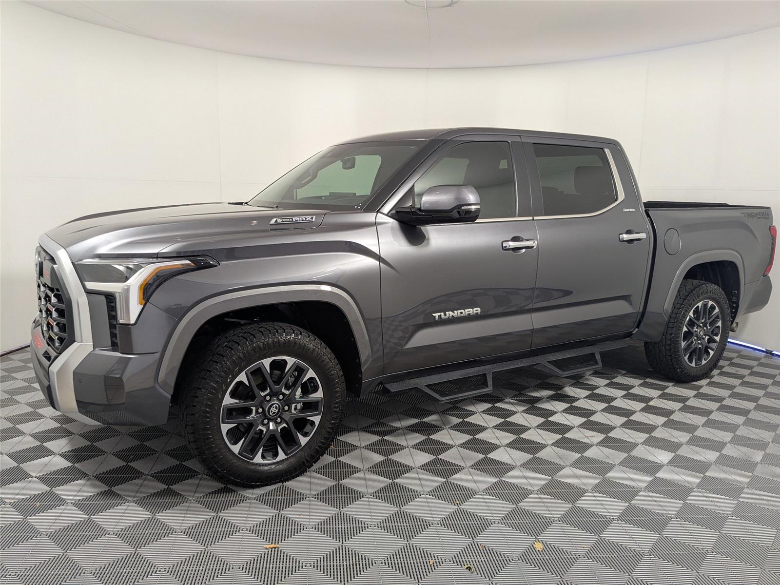 2025 Toyota Tundra Limited's photo