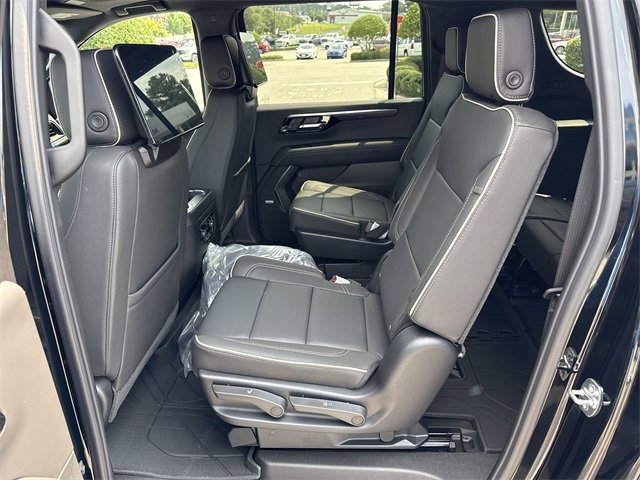 2025 Chevrolet Suburban Premier photo 13