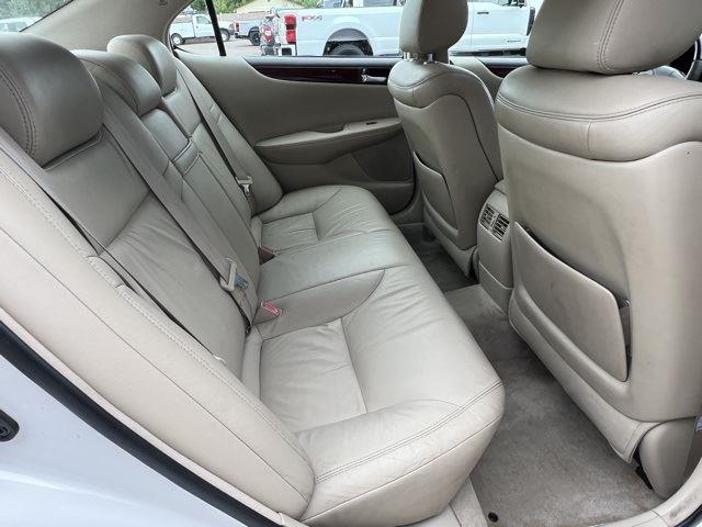 2004 Lexus ES 330 Base photo 15