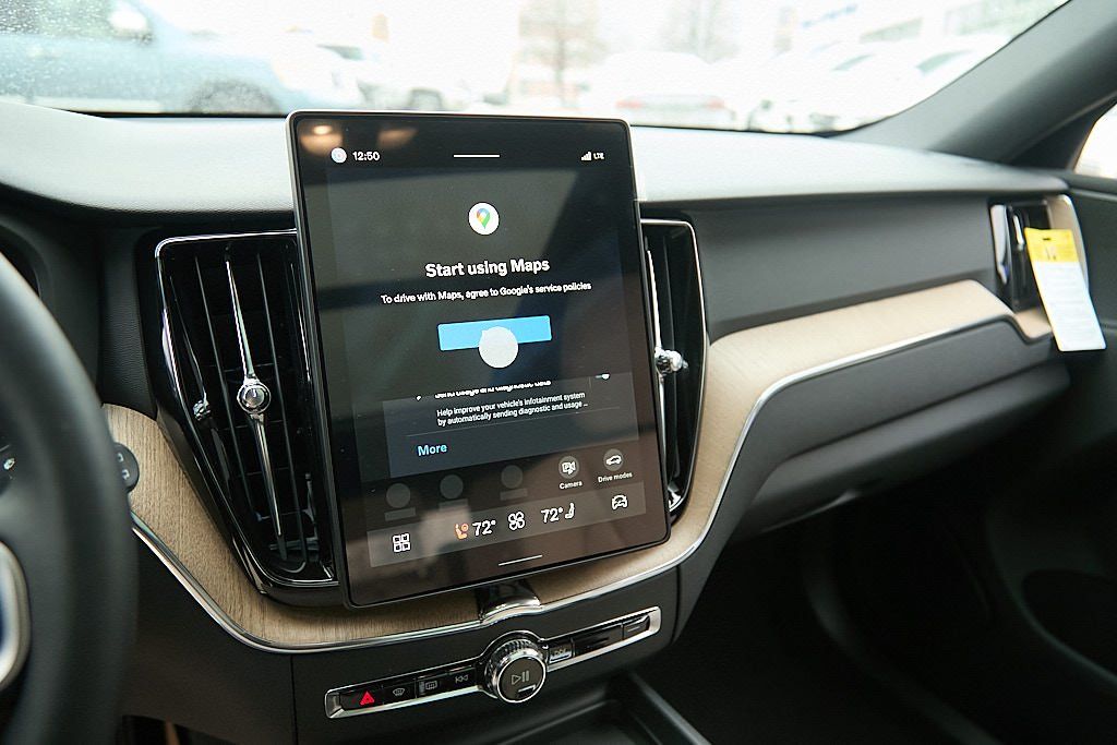 2026 VOLVO XC60 - Image 15