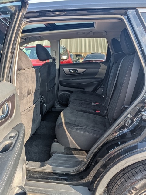 2016 Nissan Rogue SV photo 10