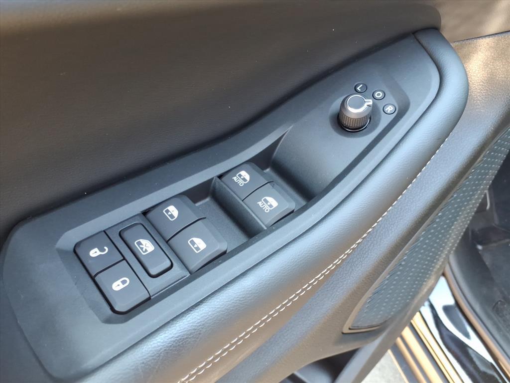 2025 Jeep Grand Cherokee Laredo X photo 3
