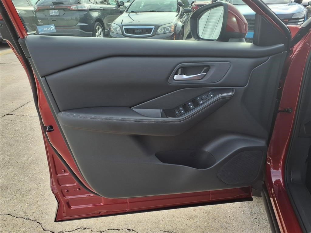 2026 Nissan Rogue SV photo 8