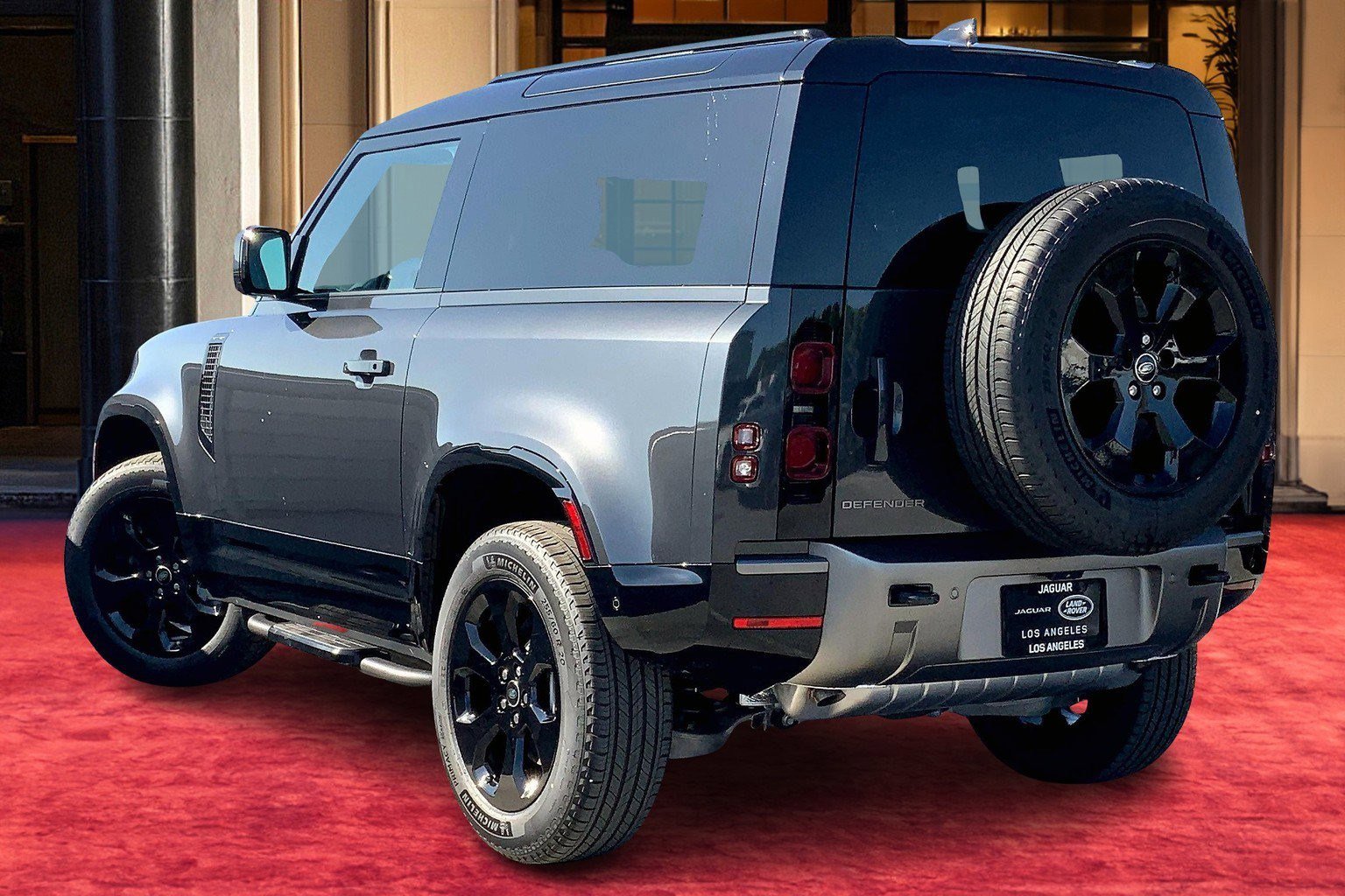 2025 Land Rover Defender 90 X-Dynamic SE photo 2