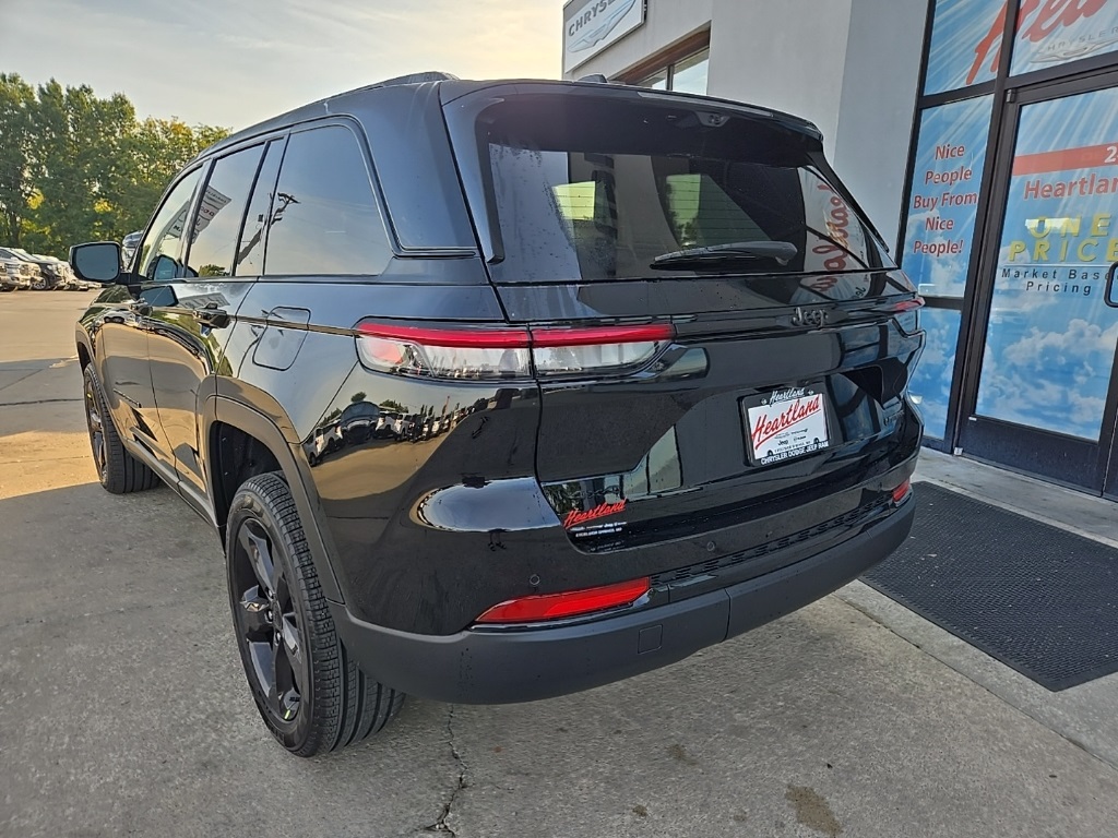 2025 Jeep Grand Cherokee Limited photo 4