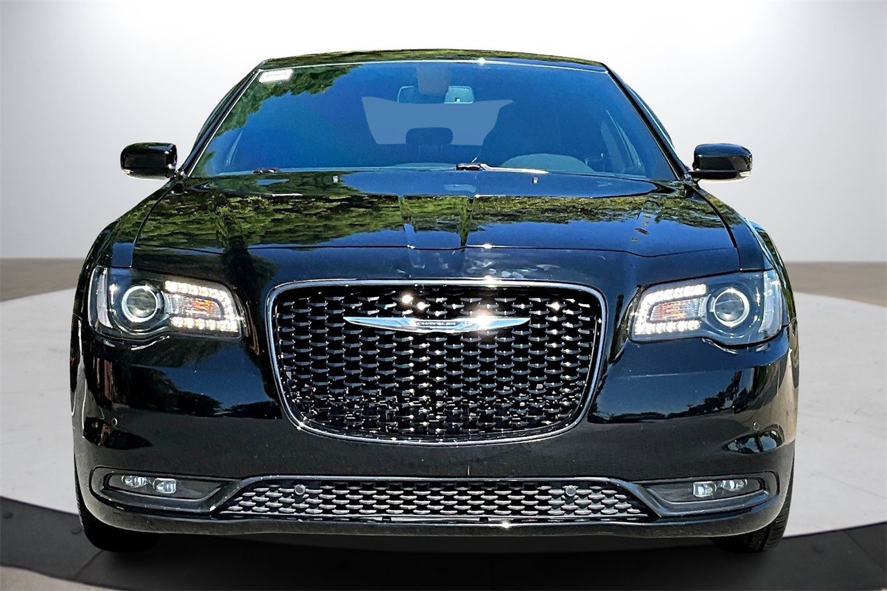 2019 Chrysler 300 S photo 3