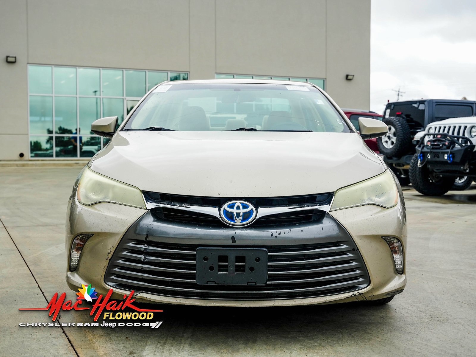 2017 Toyota Camry Hybrid LE photo 3