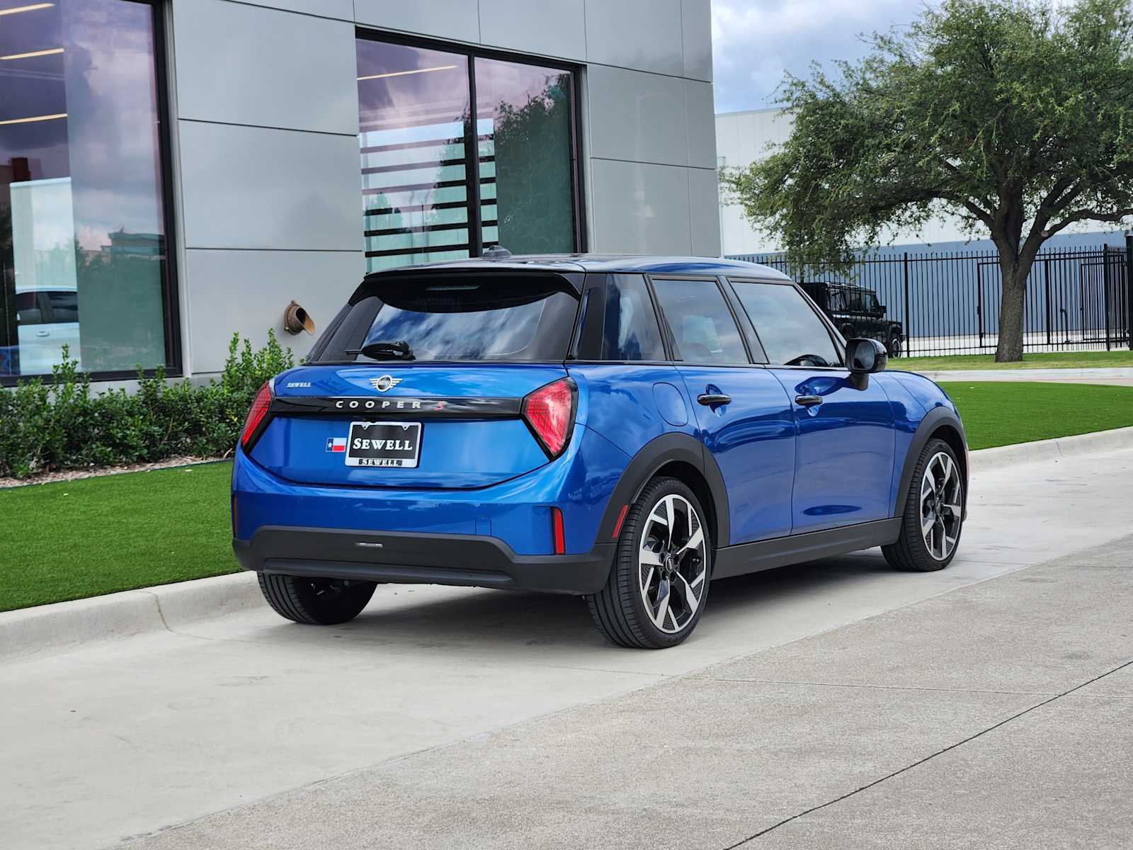 2025 Mini Cooper 4 Door Hardtop S photo 3