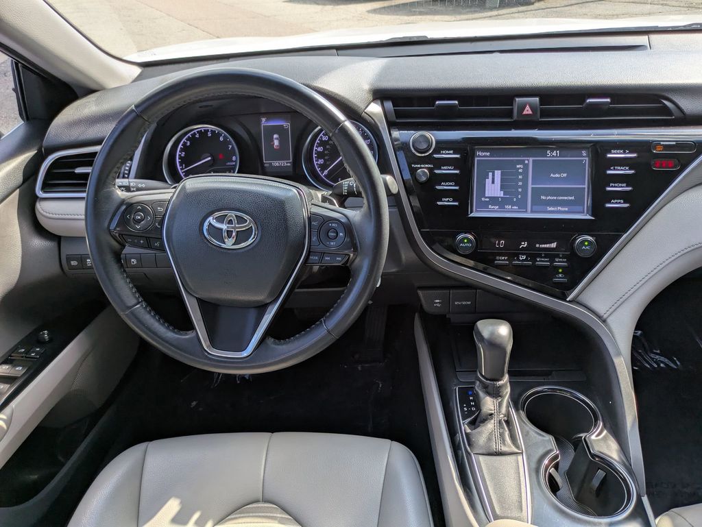 2018 Toyota Camry SE photo 19