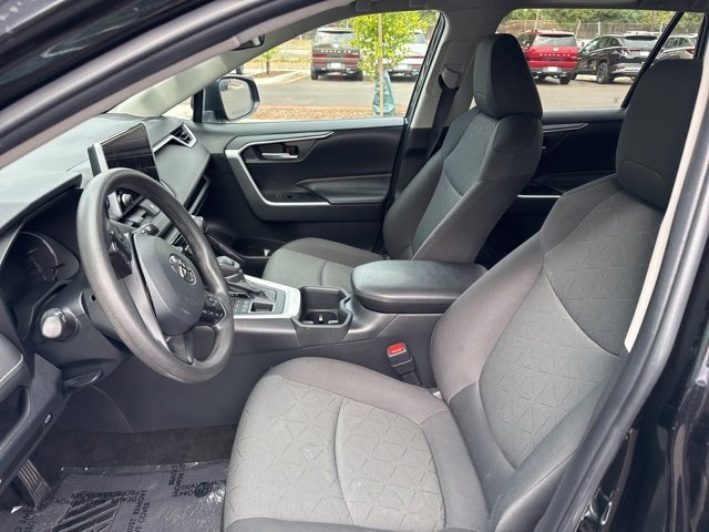 2023 Toyota RAV4 XLE photo 3
