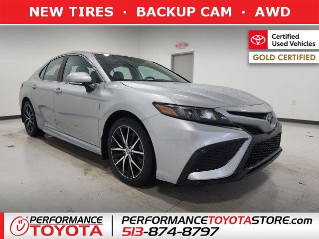2022 Toyota Camry SE's photo