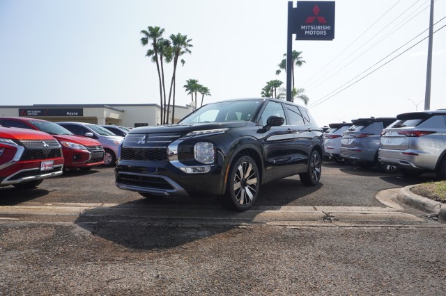 2025 Mitsubishi Outlander SE's photo