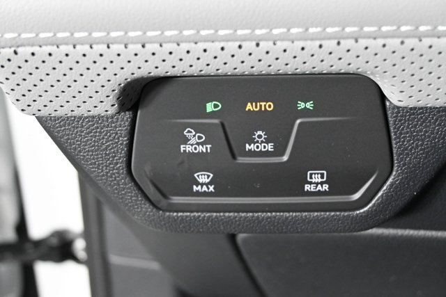 2025 Volkswagen Atlas Cross Sport SEL R-Line photo 18