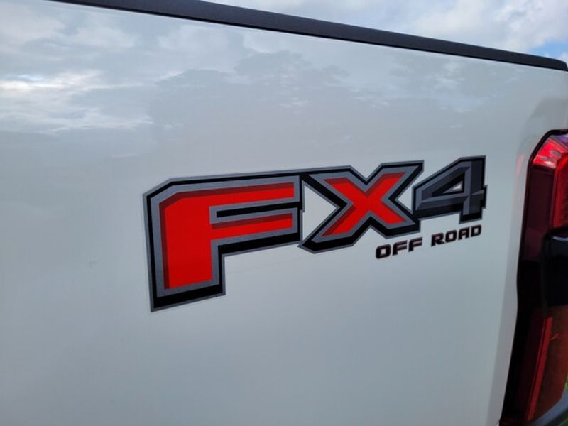 2025 Ford F-250 Lariat photo 8