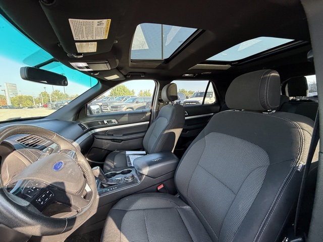 2017 Ford Explorer XLT photo 11