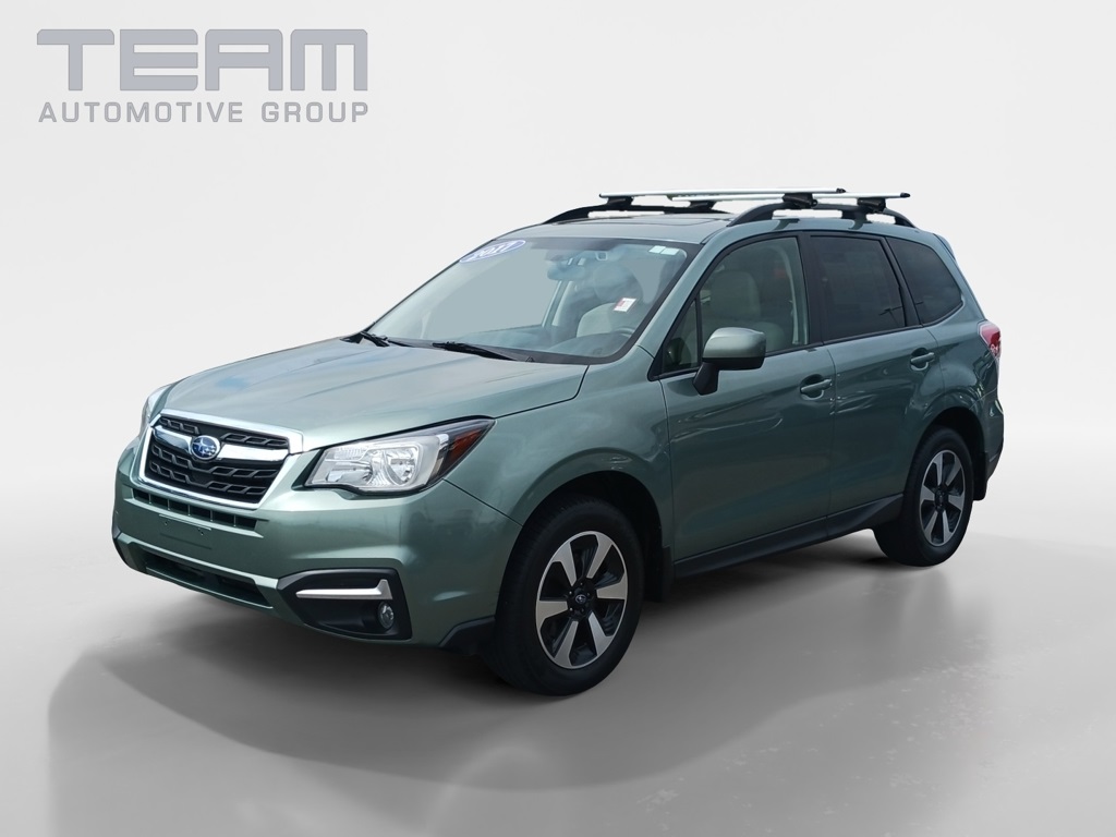 2017 Subaru Forester 2.5i Premium photo 3