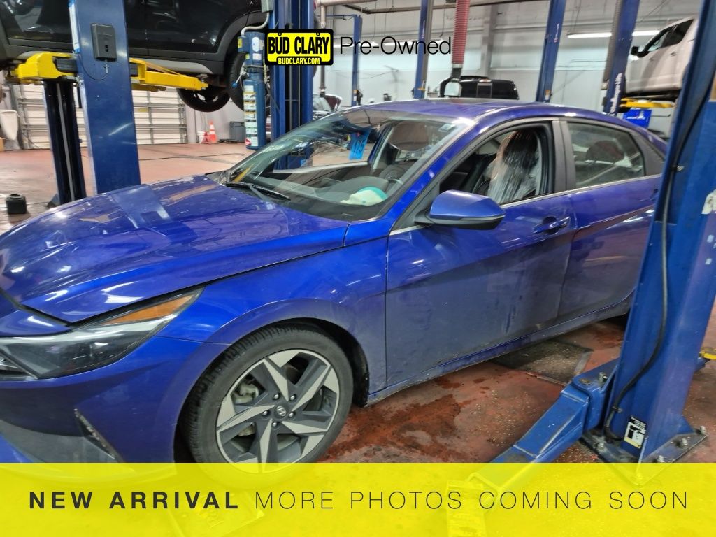 2022 Hyundai Elantra Limited's photo