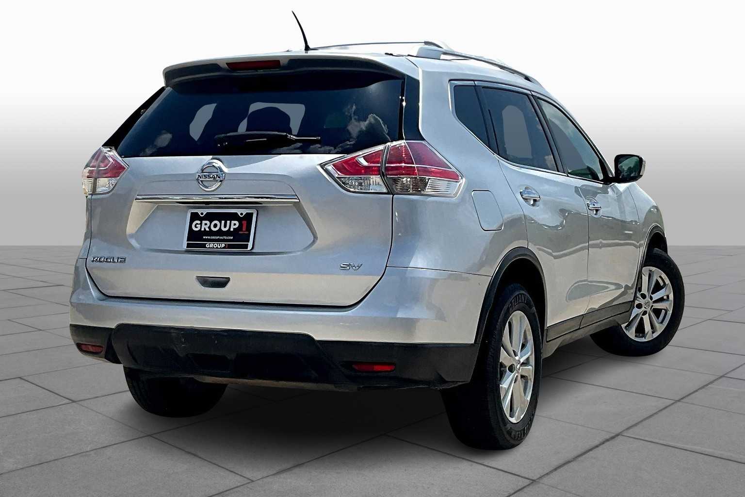 2016 Nissan Rogue SV photo 12