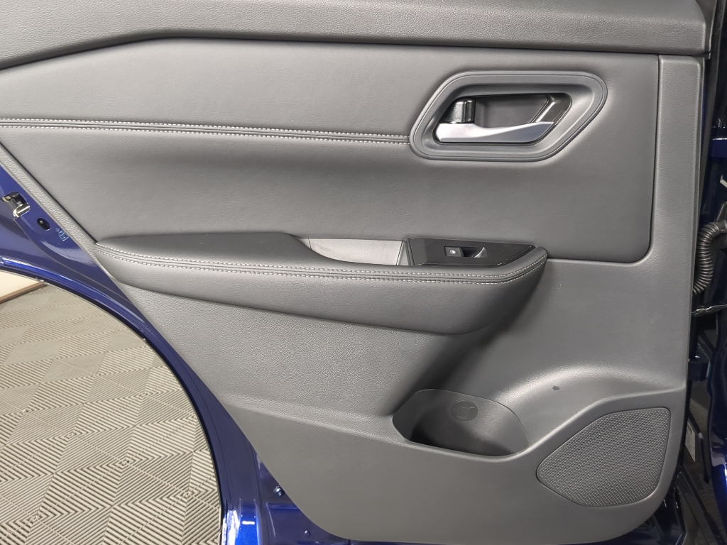 2026 Nissan Rogue SV photo 8