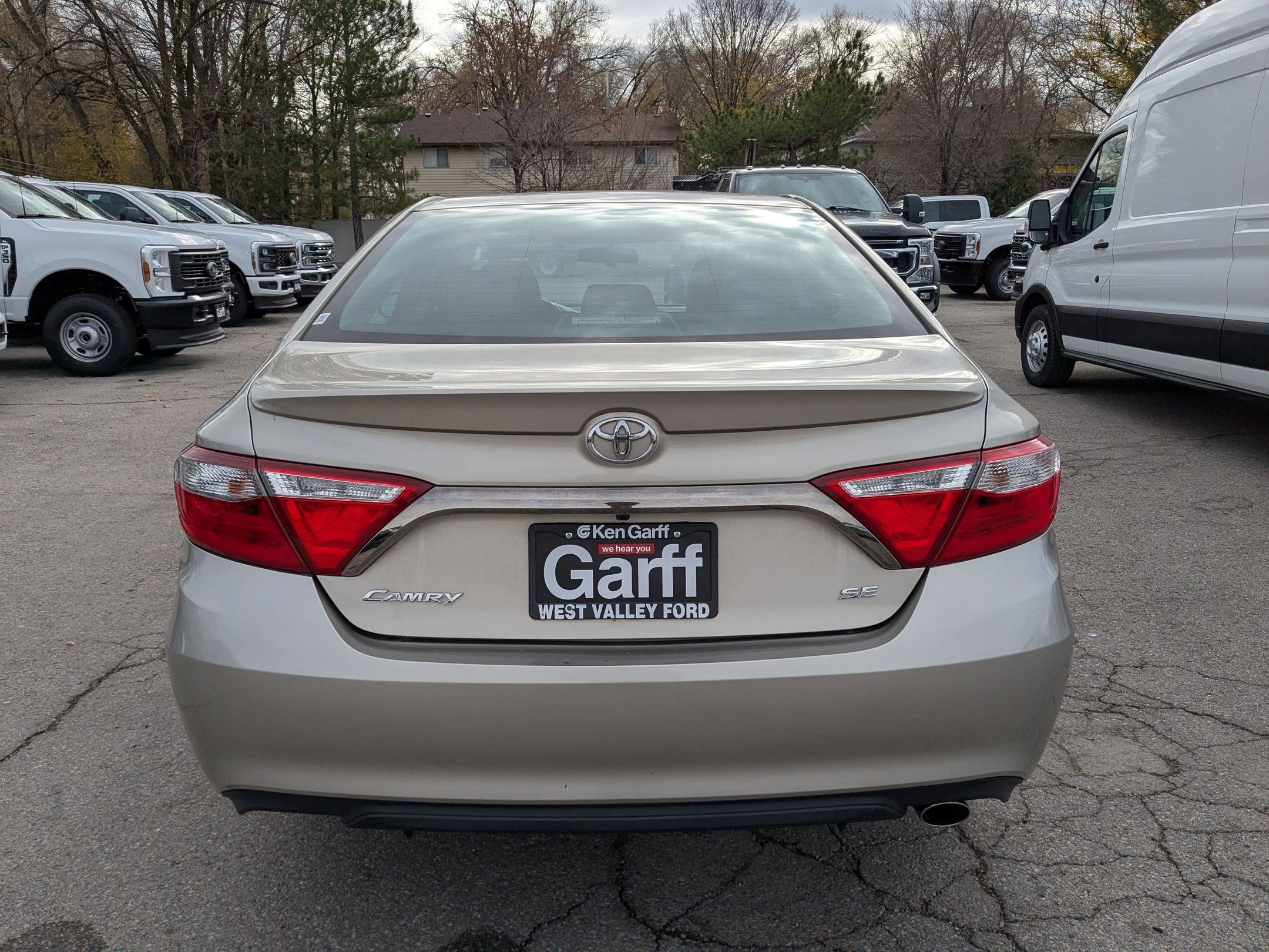 2016 Toyota Camry XLE photo 4