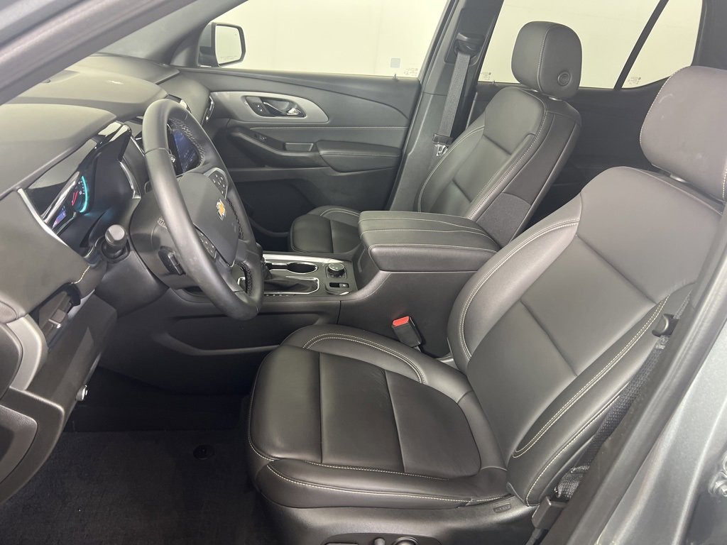2023 Chevrolet Traverse Leather photo 2