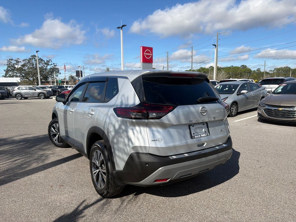 2022 Nissan Rogue SV photo 4