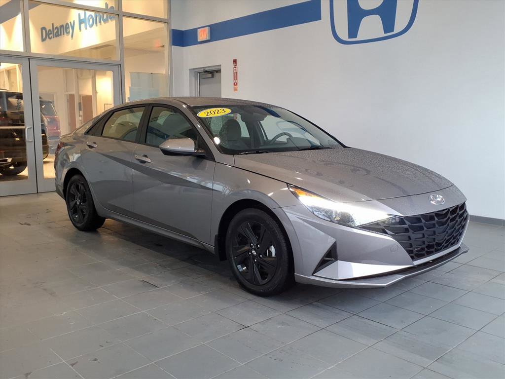 2023 Hyundai Elantra SEL's photo