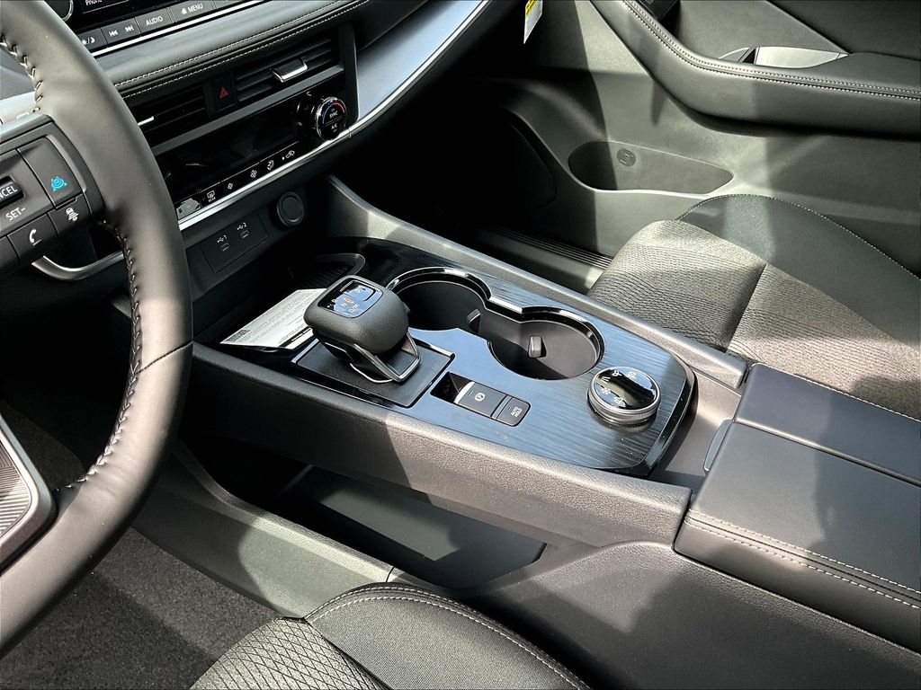 2026 Nissan Rogue SV photo 6