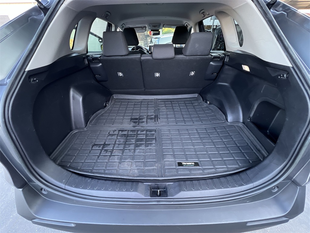 2022 Toyota RAV4 Hybrid LE photo 27