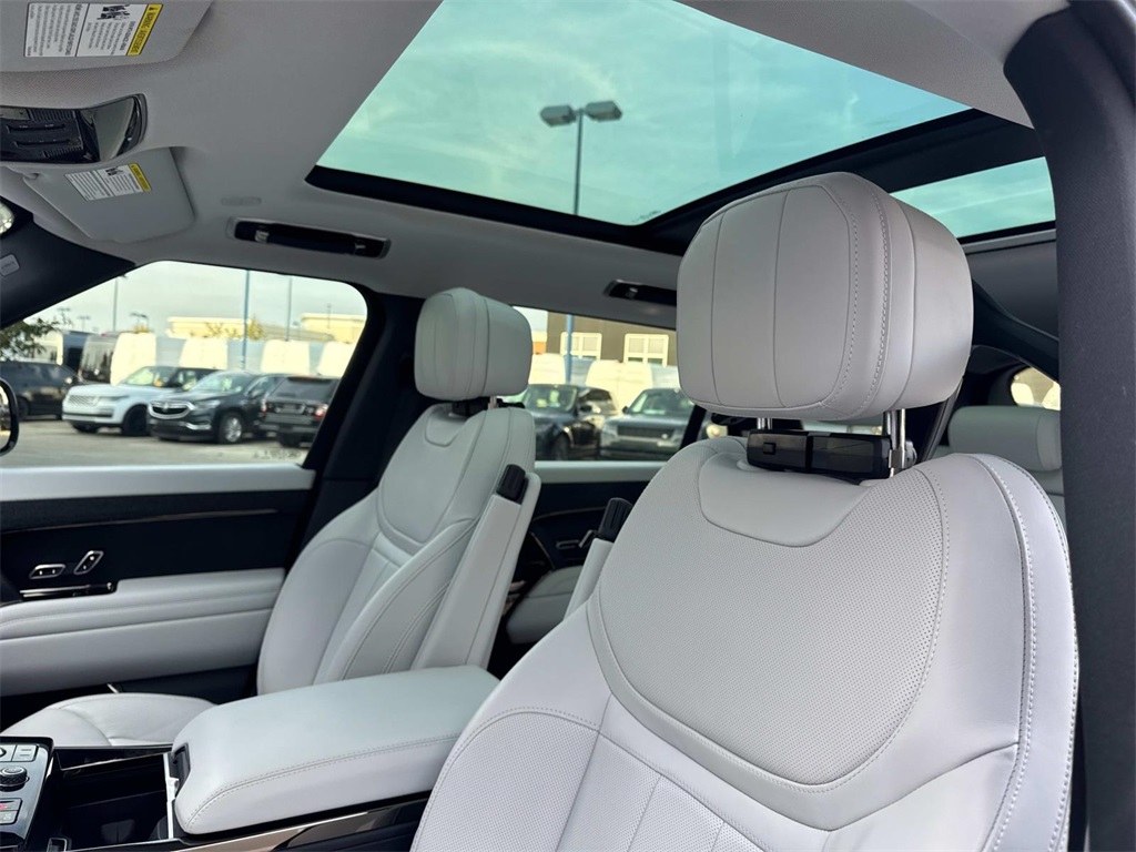 2023 Land Rover Range Rover Sport SE photo 18