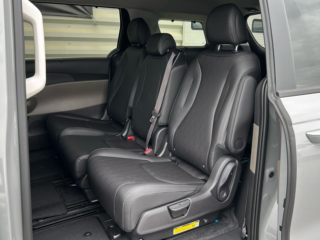 2026 Kia Carnival EX photo 7