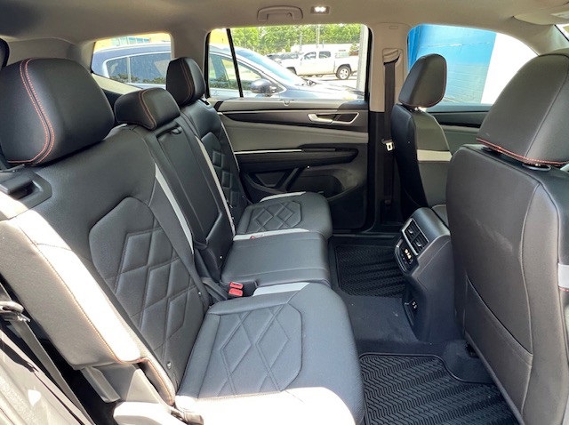2025 Volkswagen Atlas Peak Edition SE photo 12