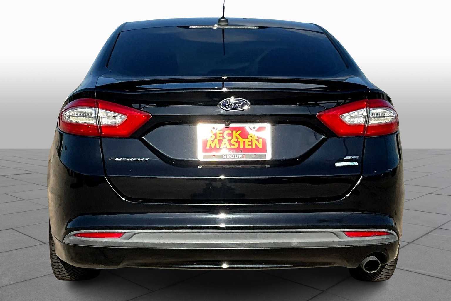 2016 Ford Fusion SE photo 3