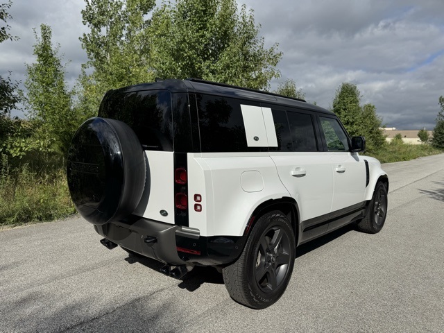 2023 Land Rover Defender 110 X-Dynamic SE photo 6